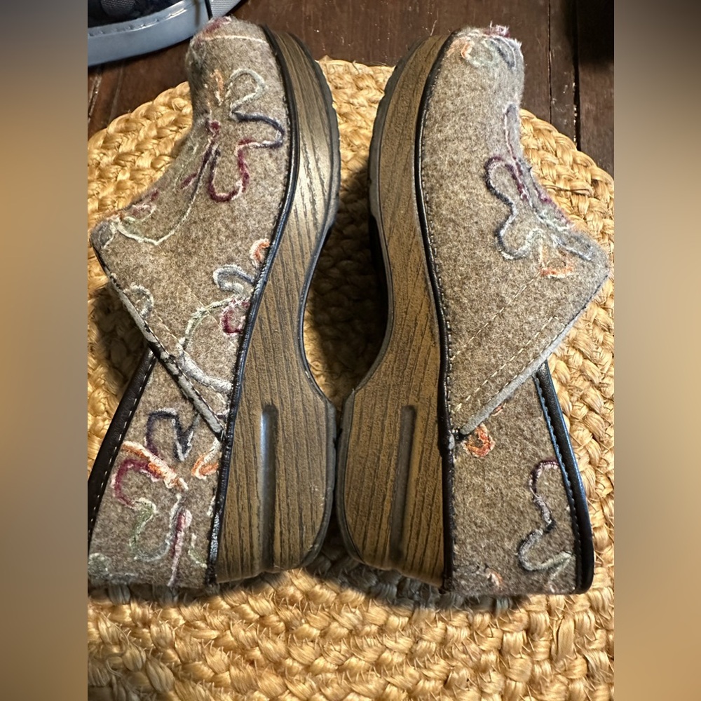Dansko tan fabric embroidered clogs size 6.5 women’s EU 37